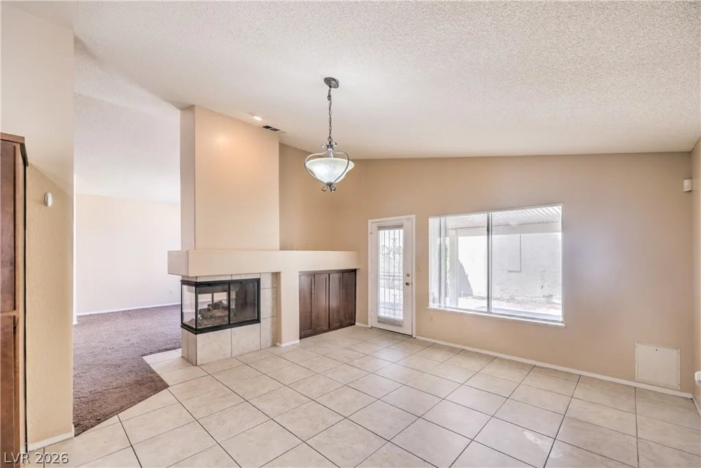 9824 Russett Wood, Las Vegas, NV 89117