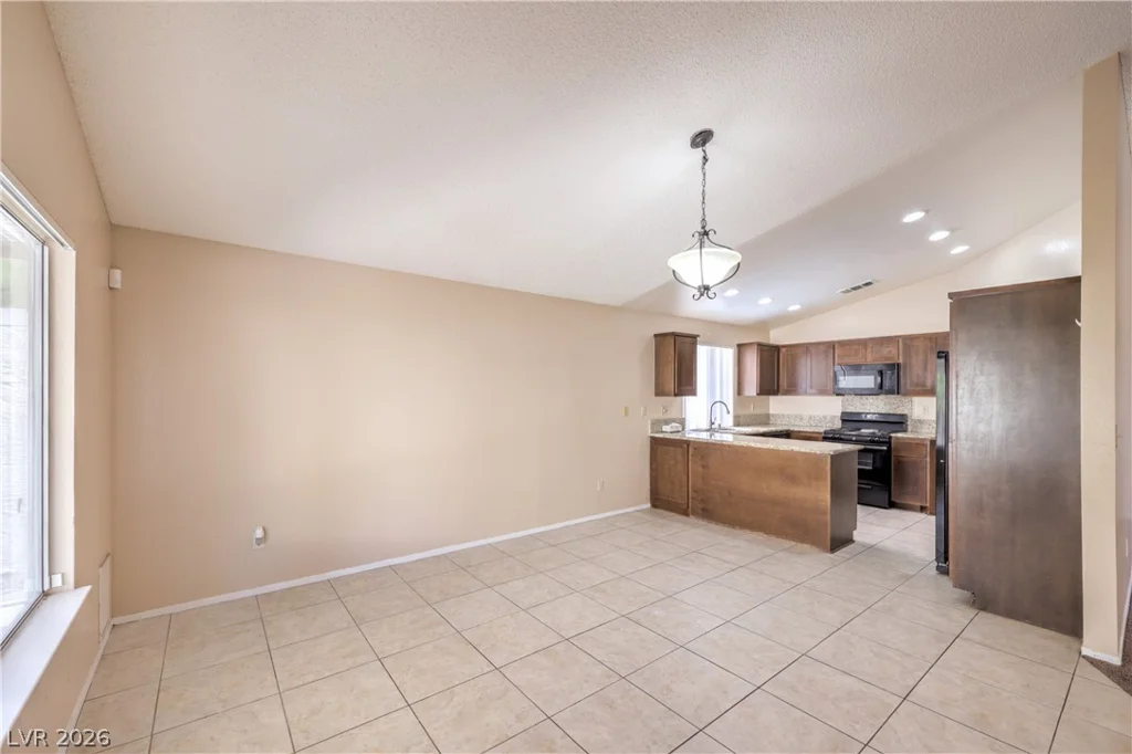 9824 Russett Wood, Las Vegas, NV 89117