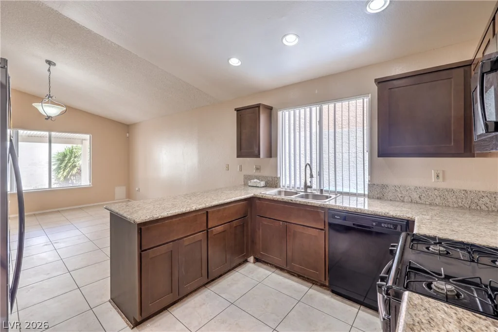 9824 Russett Wood, Las Vegas, NV 89117