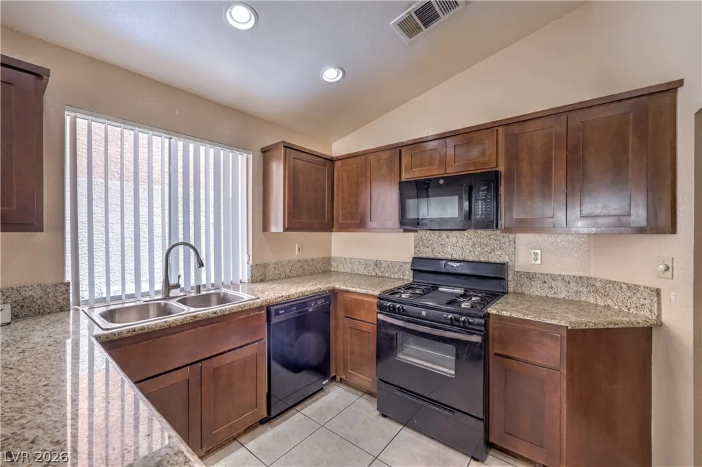 9824 Russett Wood, Las Vegas, NV 89117