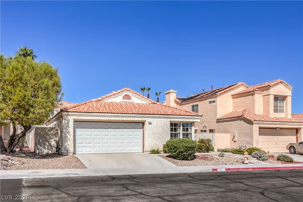9824 Russett Wood, Las Vegas, NV 89117