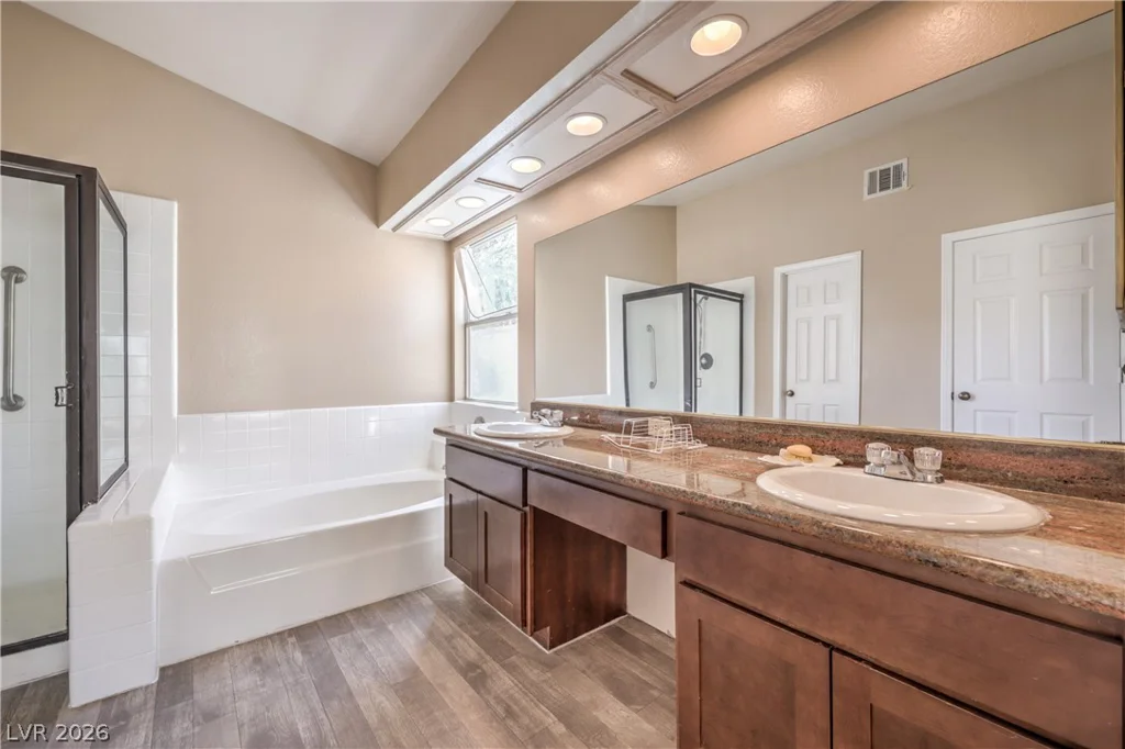 9824 Russett Wood, Las Vegas, NV 89117