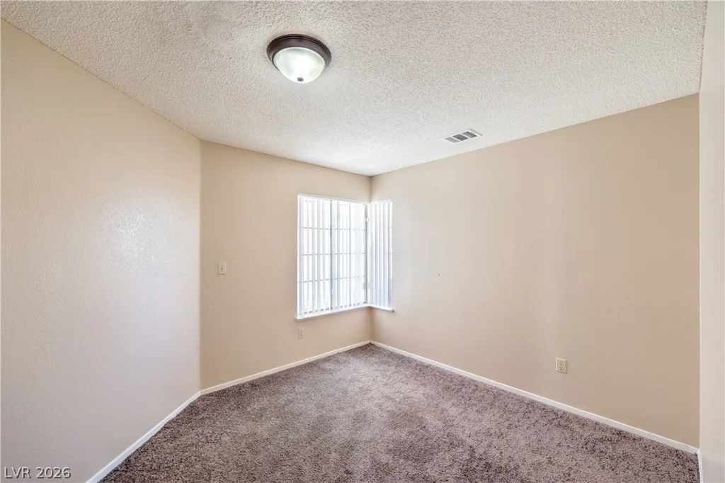 9824 Russett Wood, Las Vegas, NV 89117