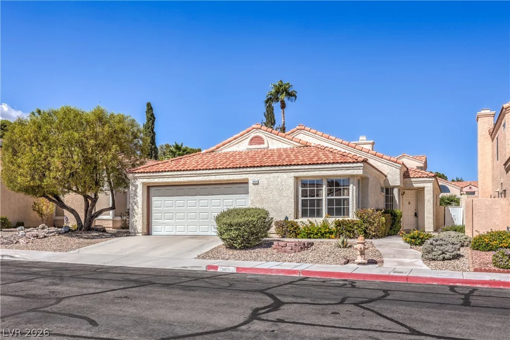 9824 Russett Wood, Las Vegas, NV 89117