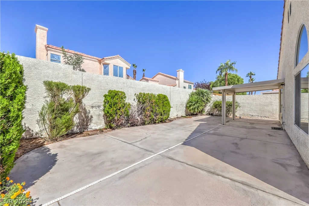 9824 Russett Wood, Las Vegas, NV 89117