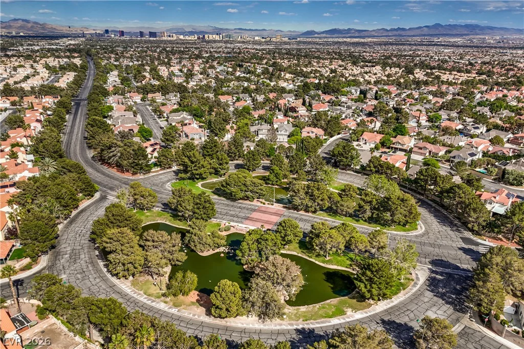 9824 Russett Wood, Las Vegas, NV 89117