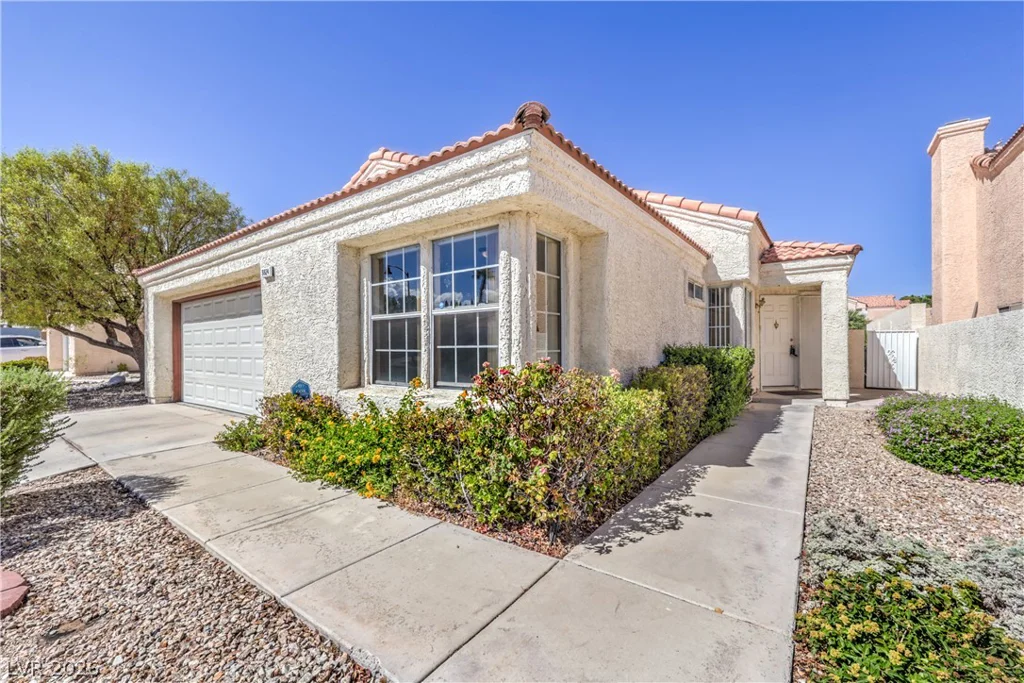 9824 Russett Wood, Las Vegas, NV 89117