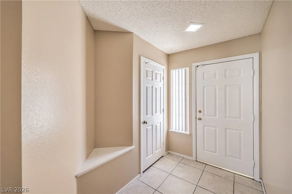 9824 Russett Wood, Las Vegas, NV 89117