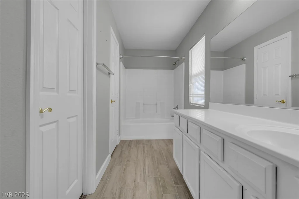 6097 Slow Bob, Henderson, NV 89011