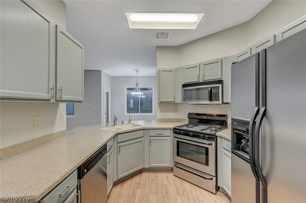 7809 Strong Water, Las Vegas, NV 89131