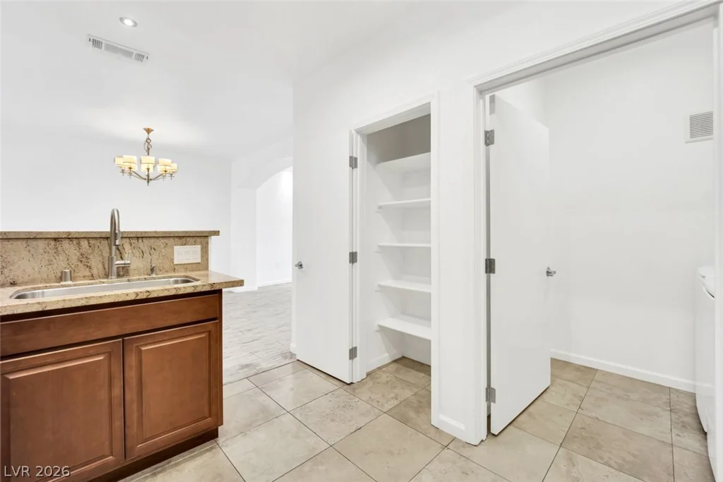 8725 Flamingo, Las Vegas, NV 89147
