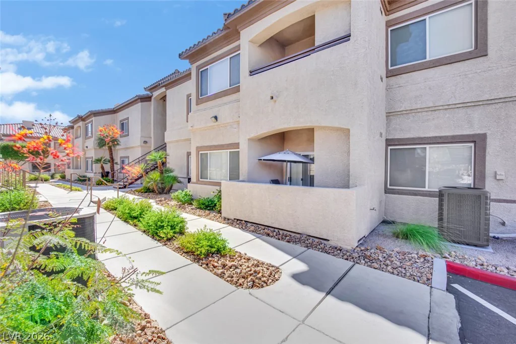 8725 Flamingo, Las Vegas, NV 89147