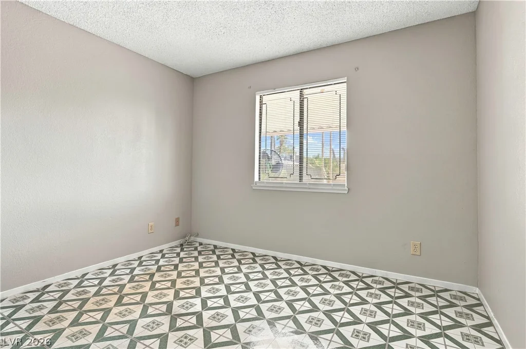 1305 Jackson, Las Vegas, NV 89106