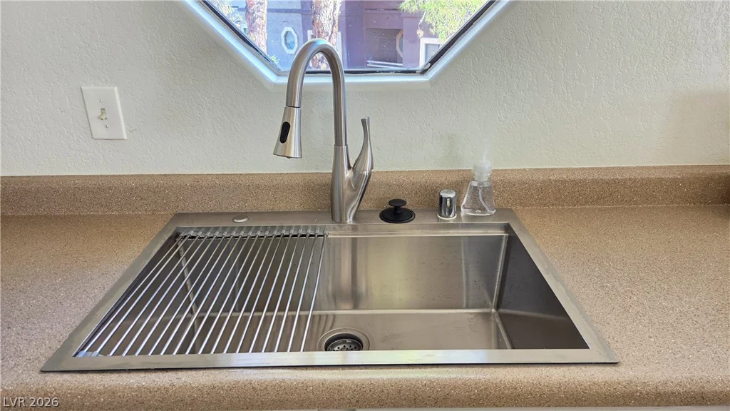 5020 Rainbow, Las Vegas, NV 89118