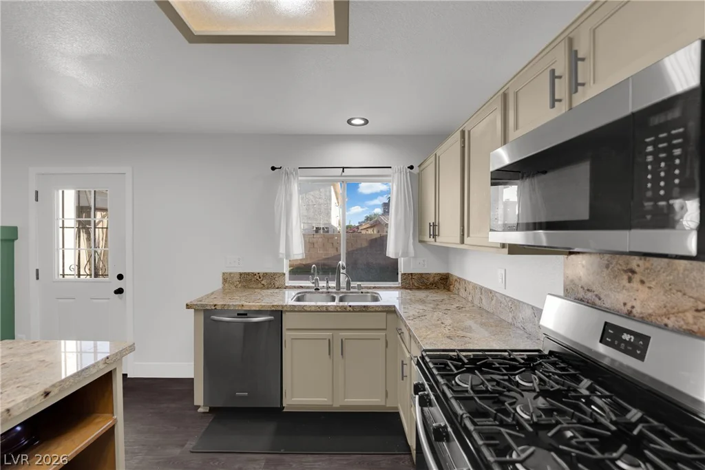 2104 Blue Zenith, Las Vegas, NV 89119