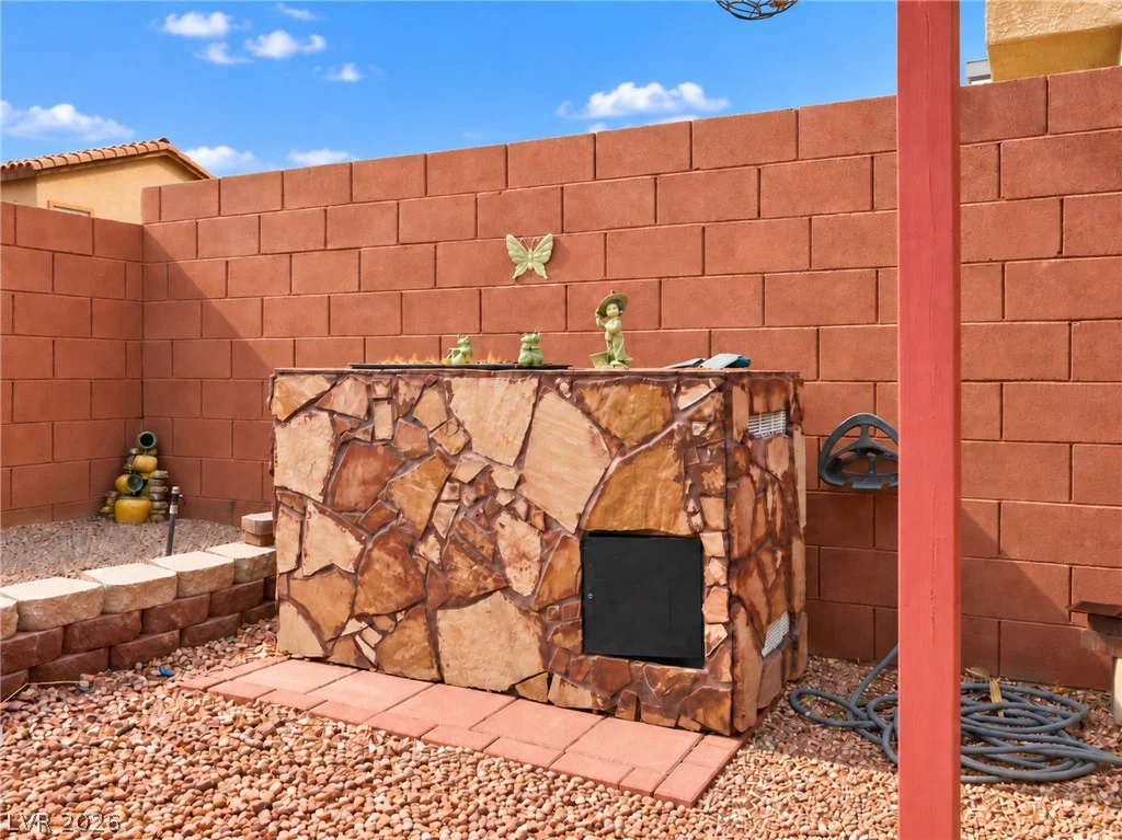 9474 Descending Creek, Las Vegas, NV 89123