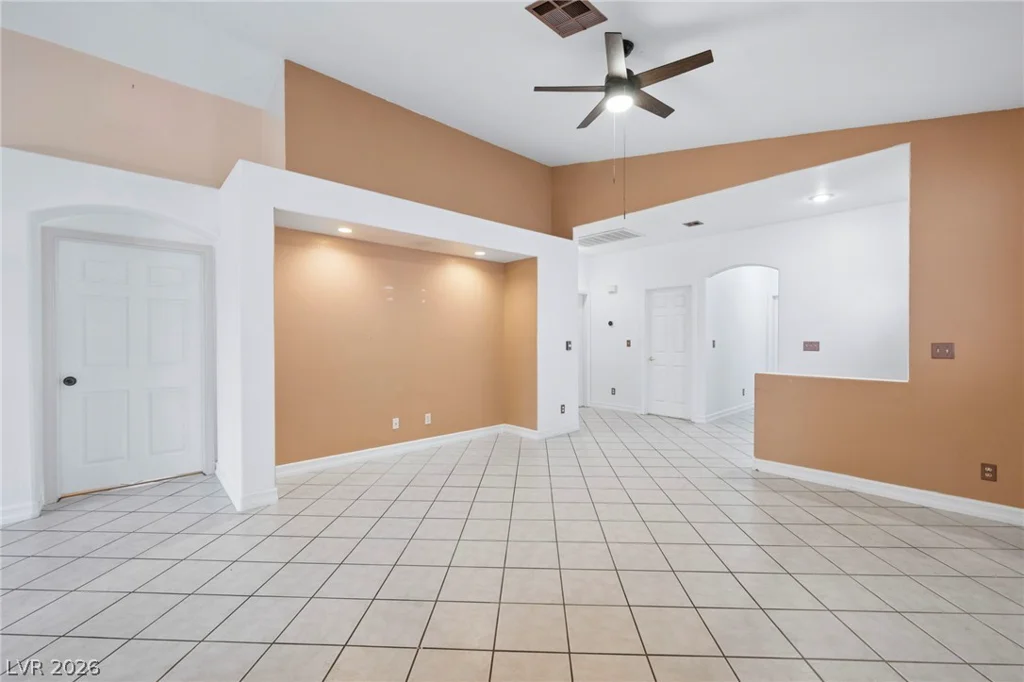 9474 Descending Creek, Las Vegas, NV 89123