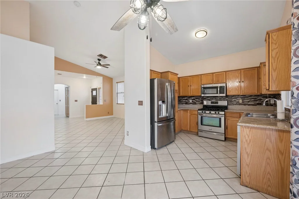 9474 Descending Creek, Las Vegas, NV 89123