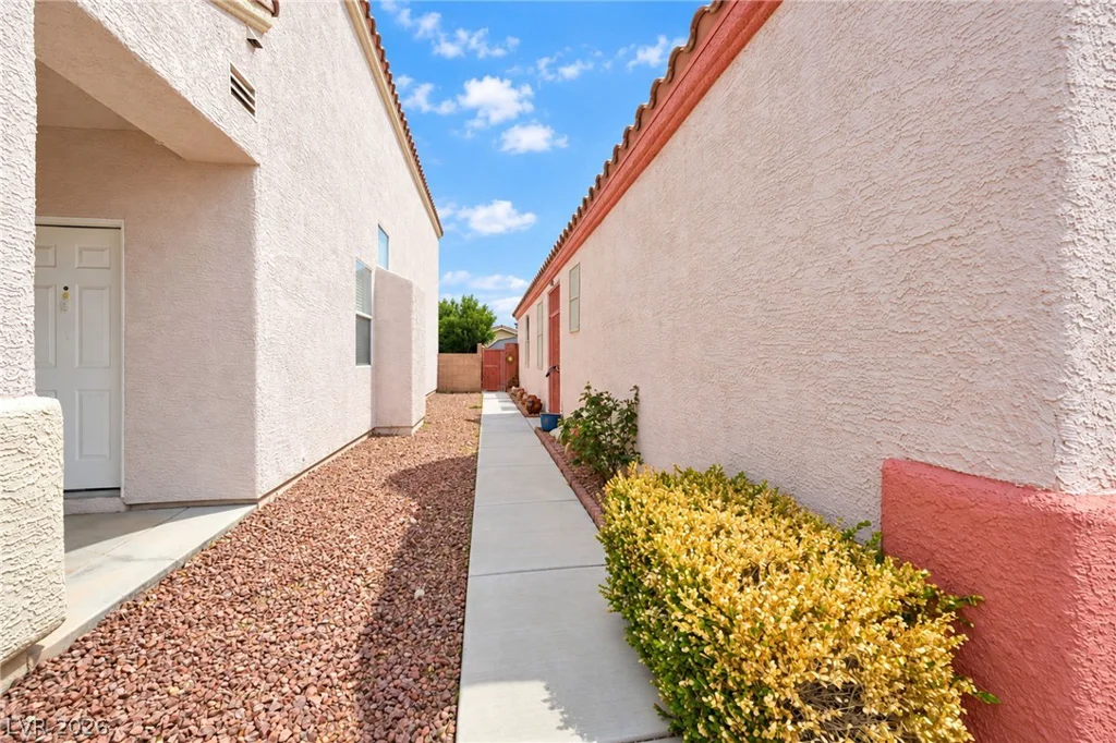 9474 Descending Creek, Las Vegas, NV 89123