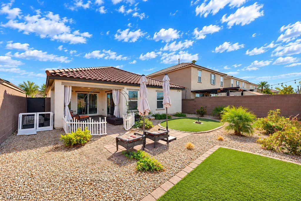 6833 Toll Mountain, North Las Vegas, NV 89086