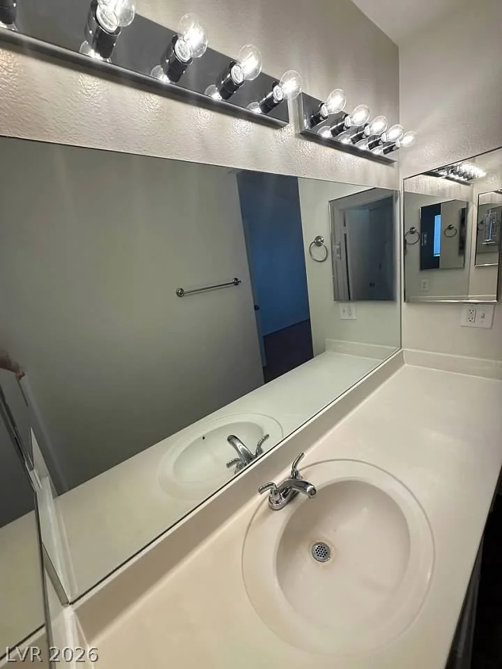 5795 Medallion, Las Vegas, NV 89122