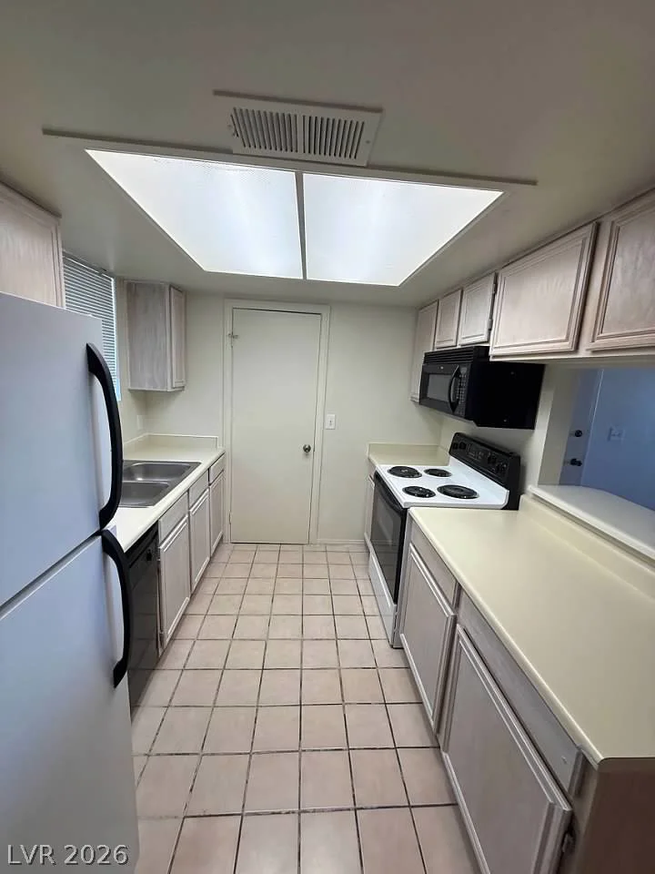 5795 Medallion, Las Vegas, NV 89122