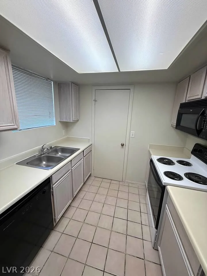 5795 Medallion, Las Vegas, NV 89122