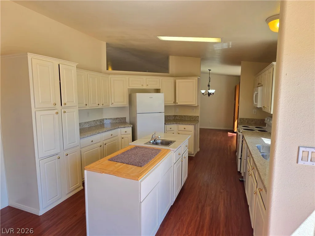 221 Starlight, Pahrump, NV 89048