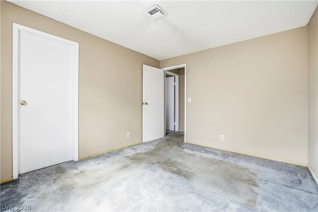 6270 Meadow Lark, Las Vegas, NV 89103