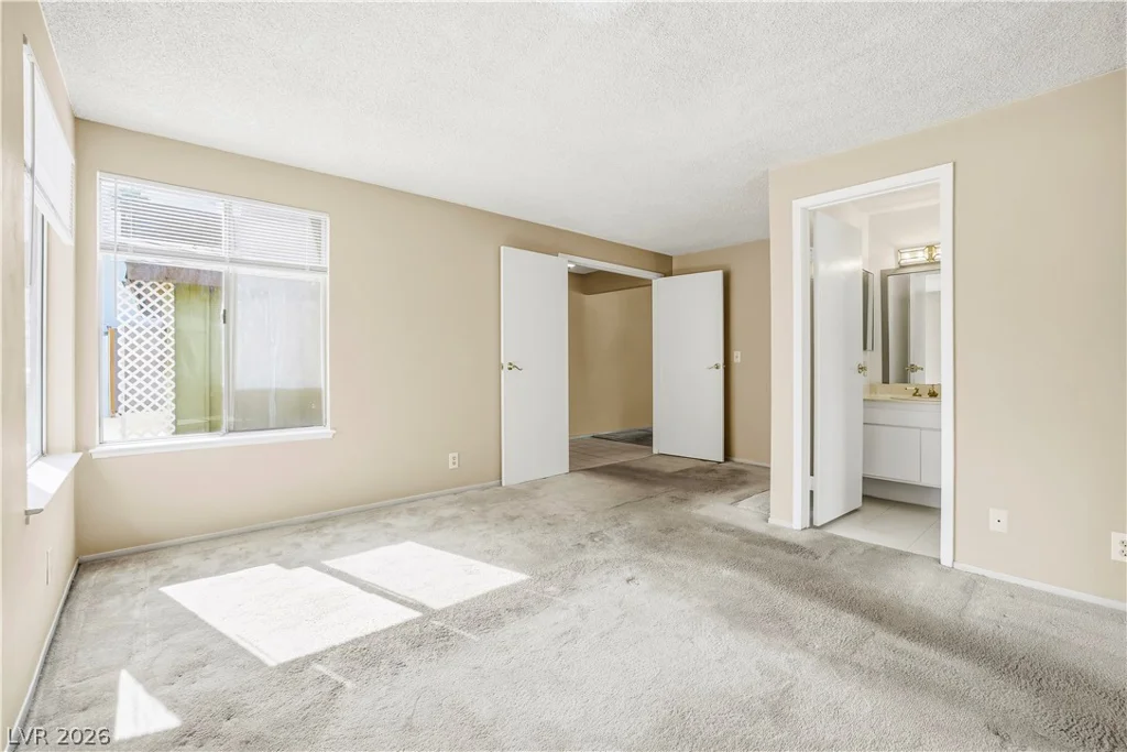 6270 Meadow Lark, Las Vegas, NV 89103