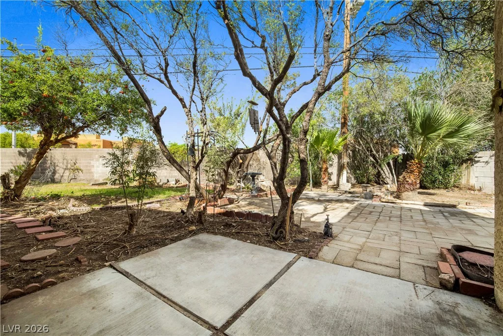 6270 Meadow Lark, Las Vegas, NV 89103