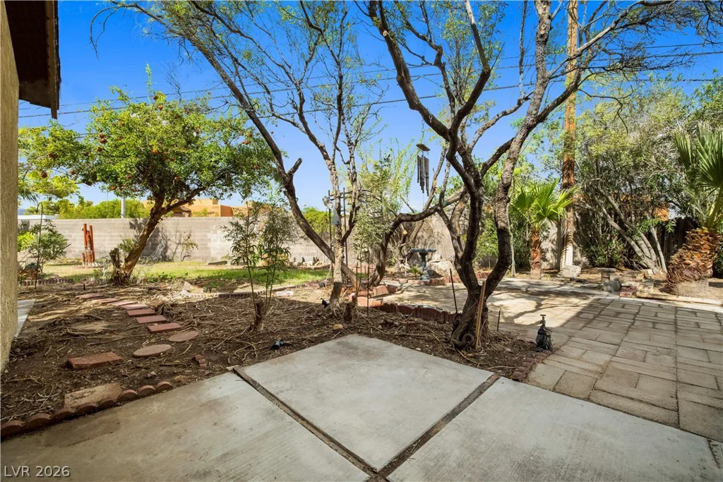 6270 Meadow Lark, Las Vegas, NV 89103