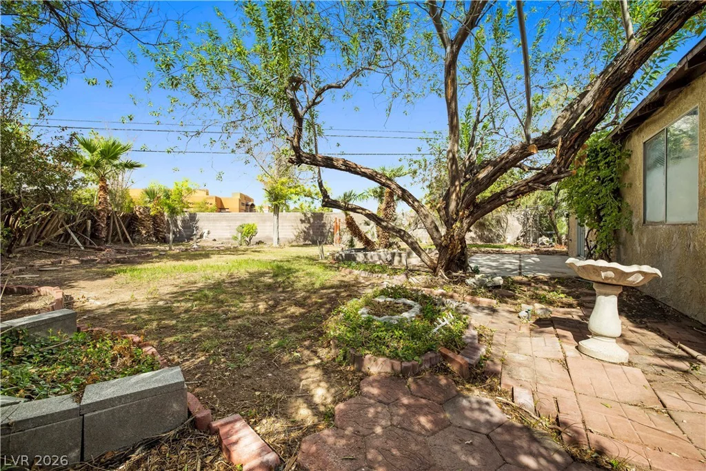 6270 Meadow Lark, Las Vegas, NV 89103