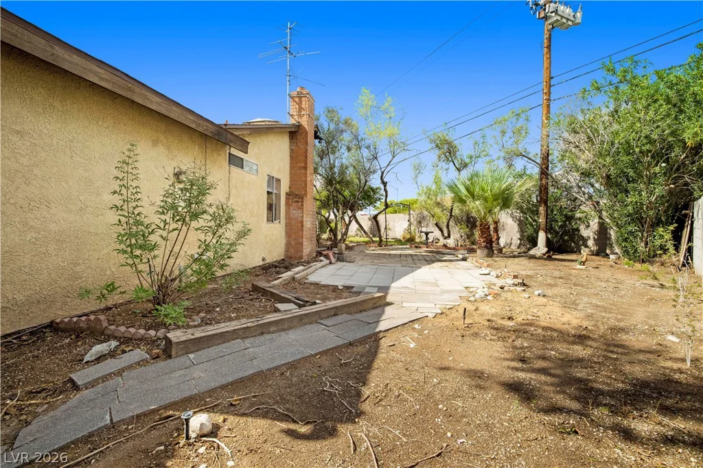 6270 Meadow Lark, Las Vegas, NV 89103