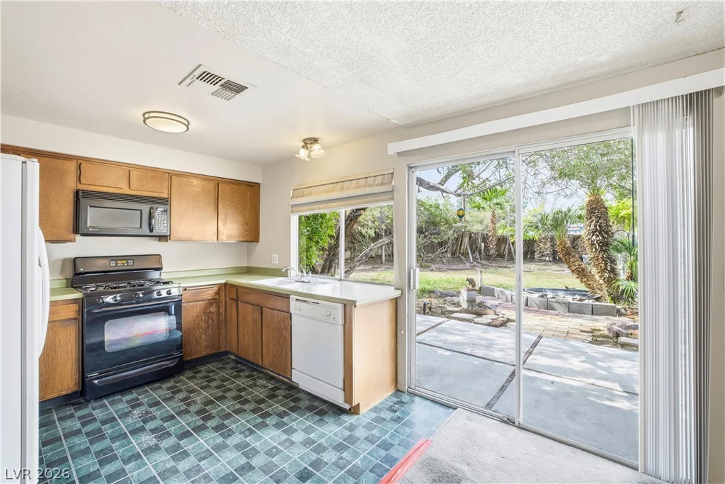 6270 Meadow Lark, Las Vegas, NV 89103
