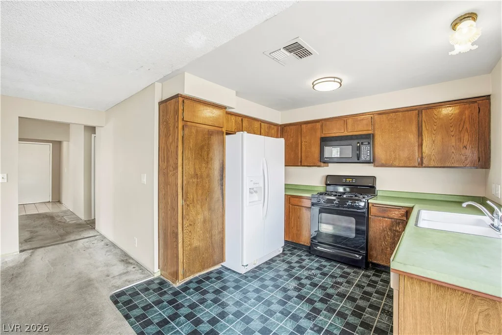 6270 Meadow Lark, Las Vegas, NV 89103