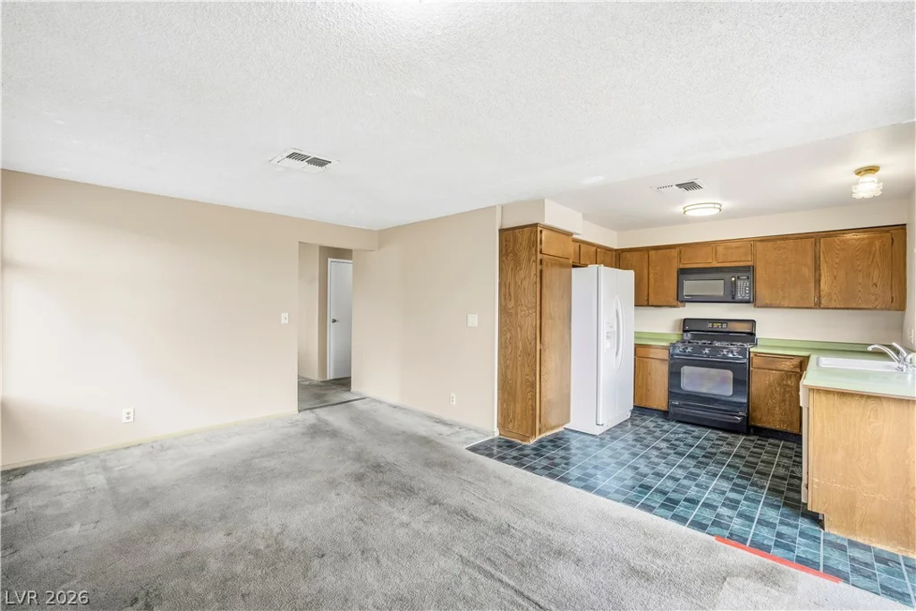 6270 Meadow Lark, Las Vegas, NV 89103