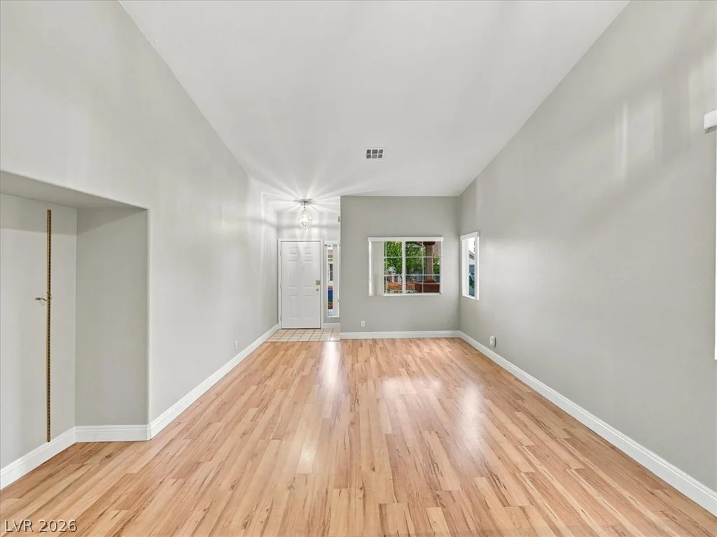 9645 Bending River, Las Vegas, NV 89129
