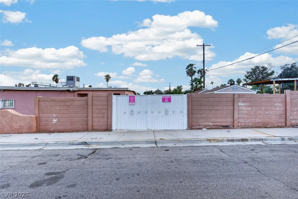 1323 Maui, Las Vegas, NV 89104