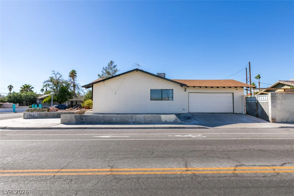 2117 Las Flores, Las Vegas, NV 89102