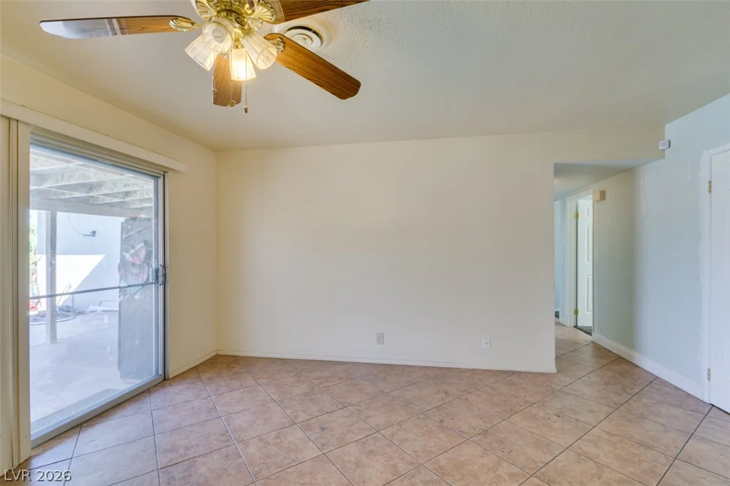 2117 Las Flores, Las Vegas, NV 89102