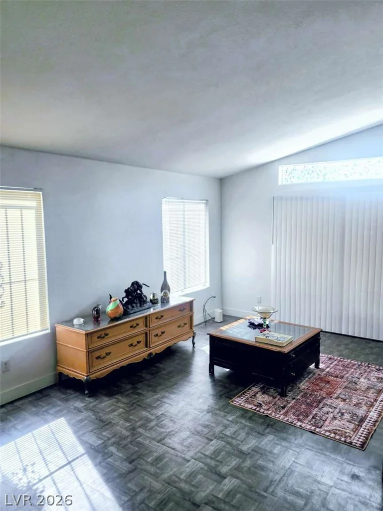 5225 Silverheart, Las Vegas, NV 89142