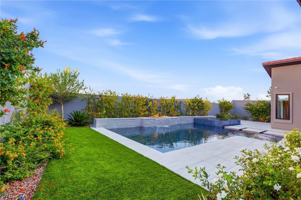 412 Cliff Terrace, Las Vegas, NV 89138