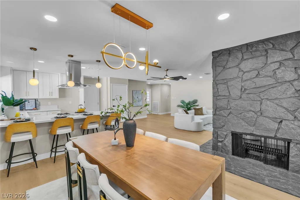 324 Lakehurst, Las Vegas, NV 89145