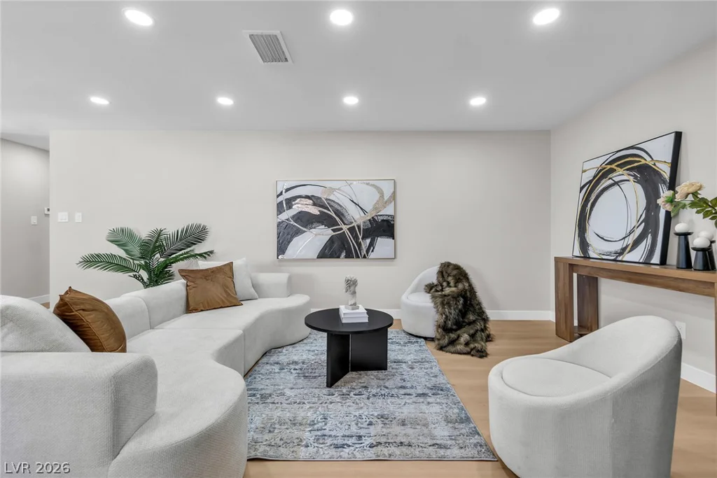 324 Lakehurst, Las Vegas, NV 89145