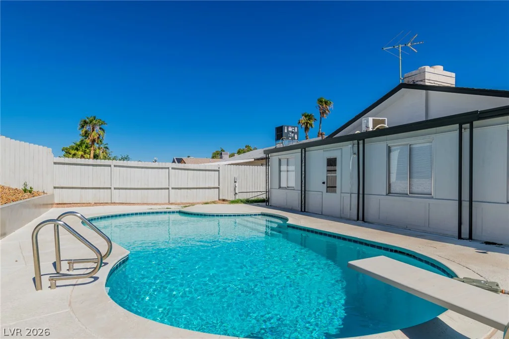 324 Lakehurst, Las Vegas, NV 89145