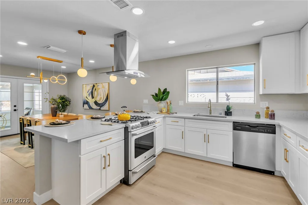 324 Lakehurst, Las Vegas, NV 89145