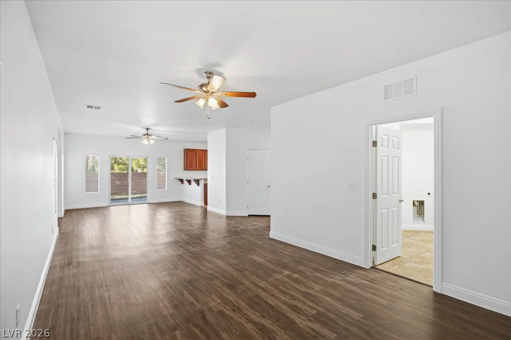 2884 Gables Vale, Las Vegas, NV 89121
