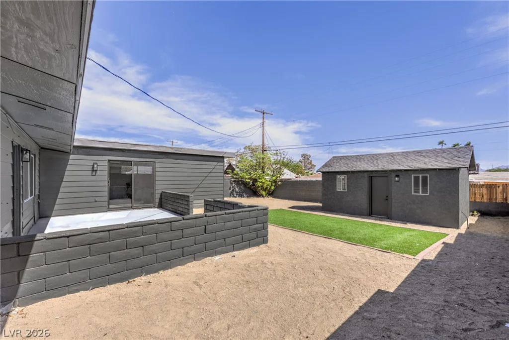 1004 Baker, Las Vegas, NV 89108