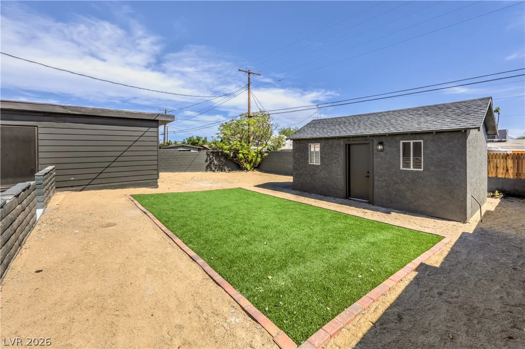 1004 Baker, Las Vegas, NV 89108